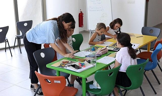Karabağlar'da Yaz Tatili Bilim, Sanat ve Eğlenceyle Dolu Dolu Geçiyor Karabağlar'da Yaz Tatili Bilim, Sanat ve Eğlenceyle Dolu Dolu Geçiyor