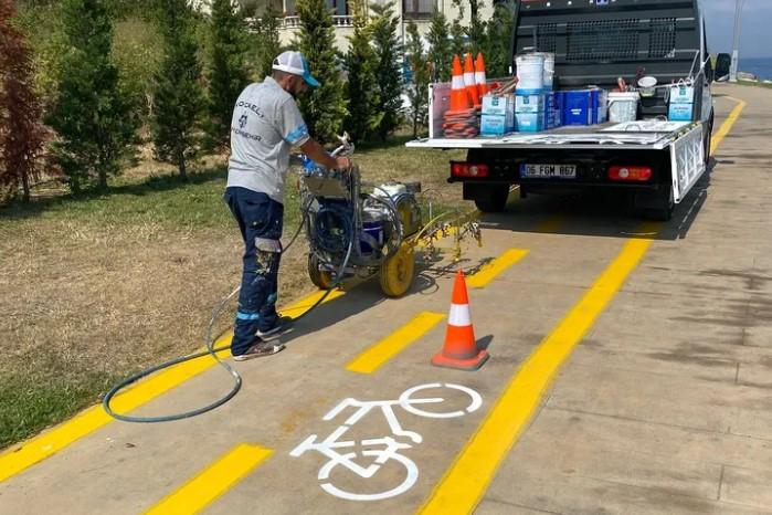 Kocaeli’de Bisiklet Yollarında Güvenlik ve Konfor Artıyor Kocaeli’de Bisiklet Yollarında Güvenlik ve Konfor Artıyor