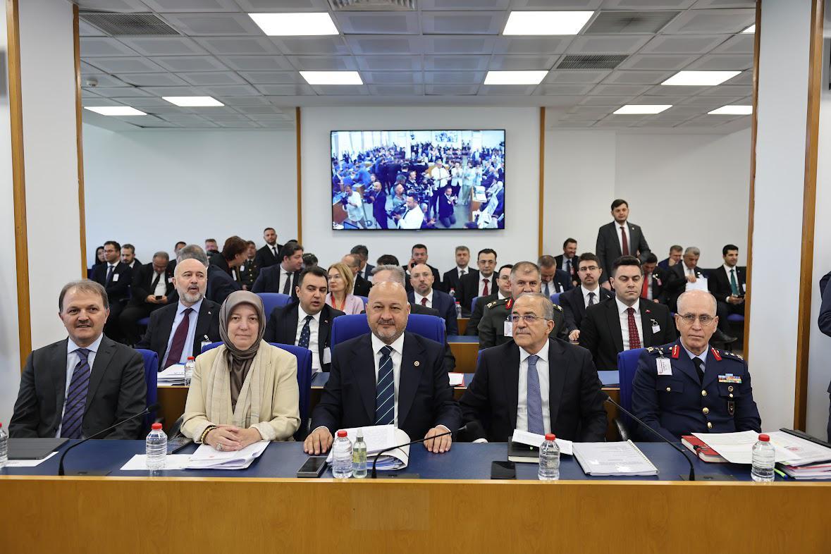 'Torba yasa' görüşmeleri başladı, Kurt: 'İş gücü piyasasında etkinliğin artırılması ve teknolojik dönüşüm hedefleniyor' 'Torba yasa' görüşmeleri başladı, Kurt: 'İş gücü piyasasında etkinliğin artırılması ve teknolojik dönüşüm hedefleniyor'