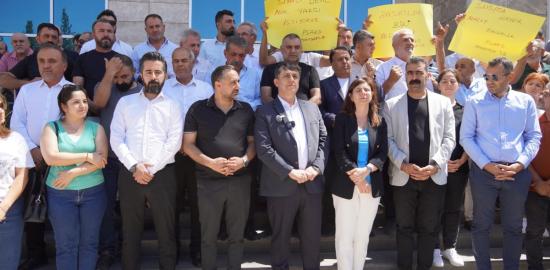 DEM Parti heyeti Adıyaman’da: ‘Abdurrahman Başkan’ın yeri belediyedir, savcılık değil’ - Videolu Haber