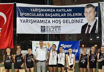 Plaj Voleybolunda Minik Sporculardan Büyük Mücadele