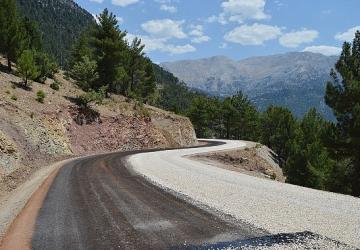 Büyükşehir'in kırsalda yol atağı sürüyor