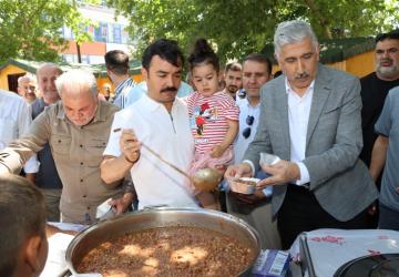 Kahta’da Aşure Günü etkinliği: Bin kişilik aşure ikramı yapıldı