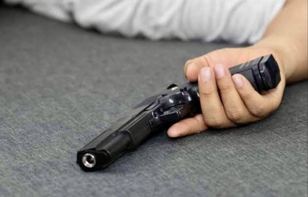 Polis Mehmet Selçuk Yaşamına Son Verdi (Ölüyoruz Merkez) Polis Mehmet Selçuk Yaşamına Son Verdi (Ölüyoruz Merkez)