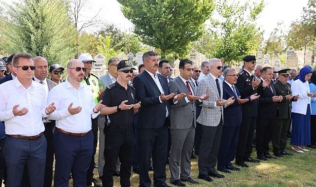15 Temmuz'da Şehitler Törenle Anıldı 15 Temmuz'da Şehitler Törenle Anıldı