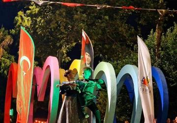 Gürcü dans topluluğundan Kemer'de muhteşem şov