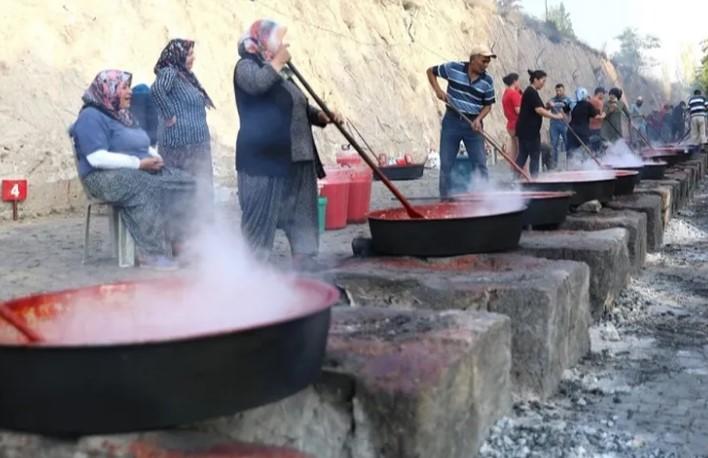 Melikgazi'de Salça Kaynatma Günleri Başlıyor Melikgazi'de Salça Kaynatma Günleri Başlıyor
