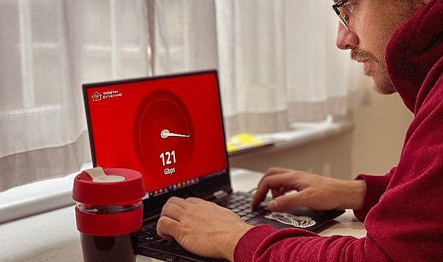 Vodafone'dan fiberde Türkiye rekoru: 100G PON ile saniyede 121 Gigabit Vodafone'dan fiberde Türkiye rekoru: 100G PON ile saniyede 121 Gigabit