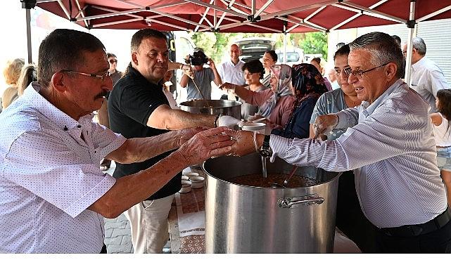 Kemer Belediyesi'nin aşure ikramları sürüyor