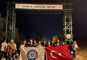 Ege Üniversitesi öğrencileri 'Kocatepe Zafer Yürüyüşü'ne katıldı