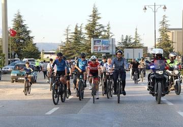 İnegöl'de Zaferden Kurtuluşa Bisiklet Turu Düzenlendi