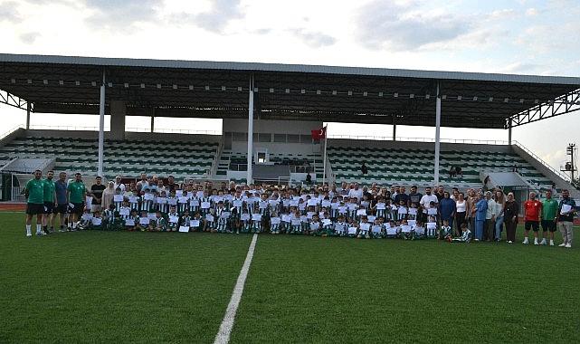 İznikspor Yaz Futbol Okulu'nda Sertifika Heyecanı