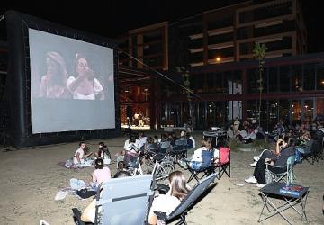 Pancar Deposu'nda açık havada sinema keyfi