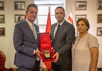 Hüsnü Bozkurt'tan Başkan Eşki'ye ziyaret: “Gençlerle umut büyüyor"