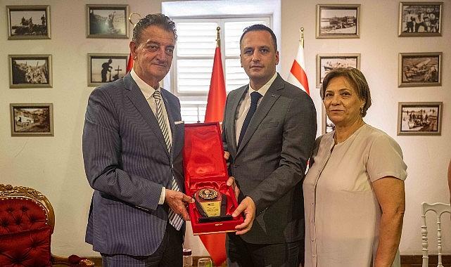 Hüsnü Bozkurt'tan Başkan Eşki'ye ziyaret: “Gençlerle umut büyüyor" Hüsnü Bozkurt'tan Başkan Eşki'ye ziyaret: “Gençlerle umut büyüyor"