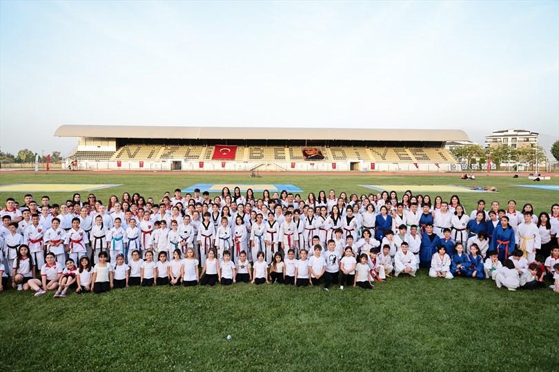 Denizlililer 7’den 70’e Büyükşehir Yaz Spor Kurslarına İlgi Gösterdi Denizlililer 7’den 70’e Büyükşehir Yaz Spor Kurslarına İlgi Gösterdi