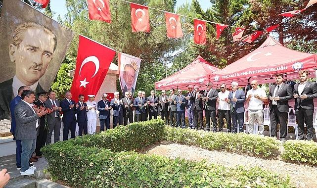 Aktaş ve Büyükakın, dua okudu, karanfil bıraktı Aktaş ve Büyükakın, dua okudu, karanfil bıraktı