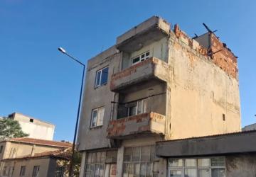 Keşan’da Tamamlanmayan İnşaat Mahalle Sakinlerini Endişelendiriyor