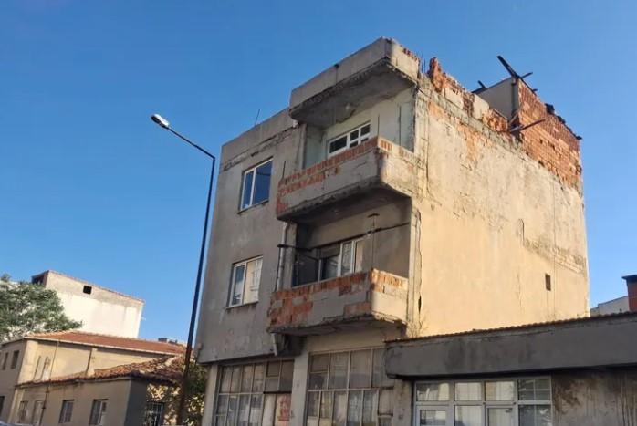 Keşan’da Tamamlanmayan İnşaat Mahalle Sakinlerini Endişelendiriyor Keşan’da Tamamlanmayan İnşaat Mahalle Sakinlerini Endişelendiriyor