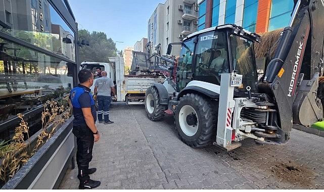 Bayraklı'da kaldırım işgallerine geçit yok Bayraklı'da kaldırım işgallerine geçit yok