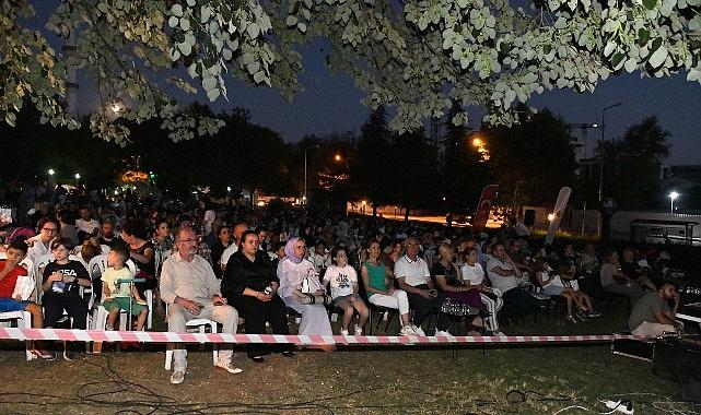Osmangazi'de çocuklar açık hava sinemasında buluştu Osmangazi'de çocuklar açık hava sinemasında buluştu