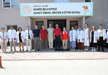Kemer'de eğitim ve sanat çalışmaları