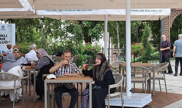 Saygınlar Kulübü'nde saygıdeğer sevda Saygınlar Kulübü'nde saygıdeğer sevda