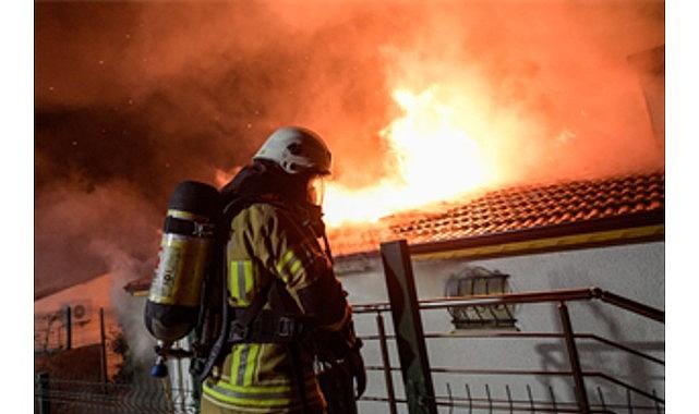 İzmir İtfaiyesi yangın riskine karşı herkesi dikkatli olmaya çağırdı İzmir İtfaiyesi yangın riskine karşı herkesi dikkatli olmaya çağırdı