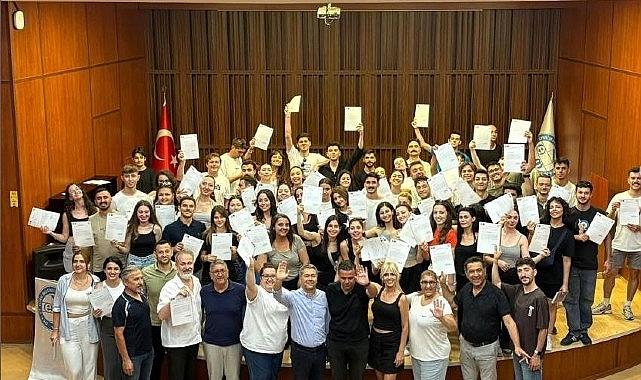 Ege Üniversitesi Devlet Türk Musikisi Konservatuarından “Uca Dağlar" Turnesi Ege Üniversitesi Devlet Türk Musikisi Konservatuarından “Uca Dağlar" Turnesi
