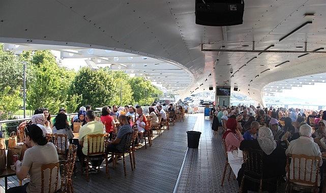 İBB Darülaceze Sakinlerinden Boğaz'da Tarihi Yolculuk İBB Darülaceze Sakinlerinden Boğaz'da Tarihi Yolculuk