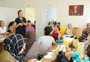 Karşıyaka'da 'Kadın Gücü' mahalle mahalle yayılıyor