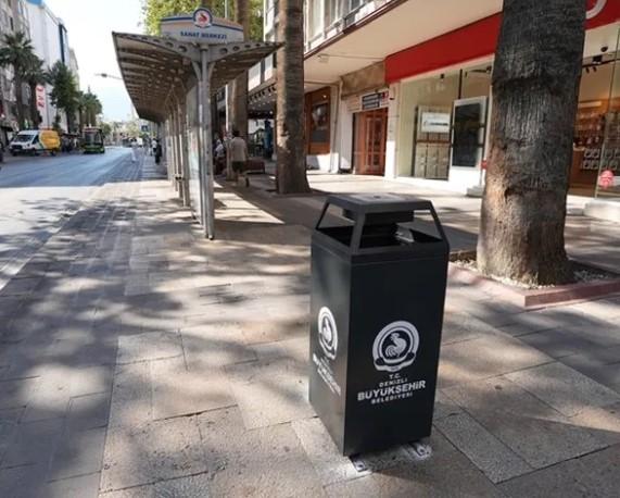 Büyükşehir, Denizli’nin Çöp Kutularını Yeniliyor Büyükşehir, Denizli’nin Çöp Kutularını Yeniliyor