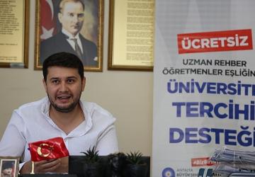 Antalya Büyükşehir Belediyesi üniversite adaylarının yanında