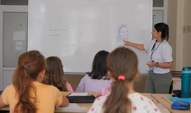 Başkan Çerçioğlu'ndan Eğitime Tam Destek: Aydınlı Çocuklar Yazı İngilizce Öğrenerek Geçiriyor Başkan Çerçioğlu'ndan Eğitime Tam Destek: Aydınlı Çocuklar Yazı İngilizce Öğrenerek Geçiriyor