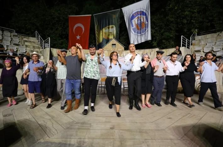 “İlmik İlmik” Sergisi Efes Selçuk’ta Yoğun İlgi Gördü “İlmik İlmik” Sergisi Efes Selçuk’ta Yoğun İlgi Gördü
