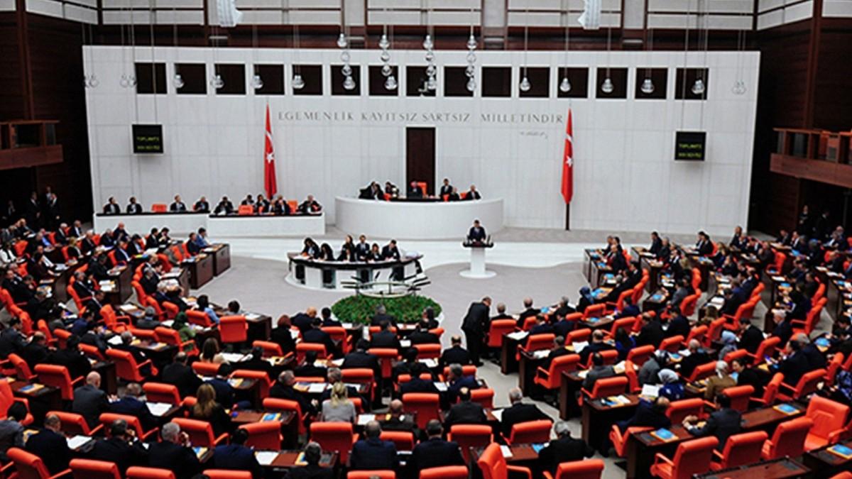 200’ü aşkın eski bakan ve vekilden ortak bildiri: ‘Katillerle ortaklaşan bir süreç kara leke olur’ 200’ü aşkın eski bakan ve vekilden ortak bildiri: ‘Katillerle ortaklaşan bir süreç kara leke olur’