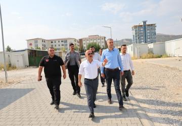 K-8 Konteyner Kentte söküm başladı: Vali Varol çalışmaları yerinde inceledi