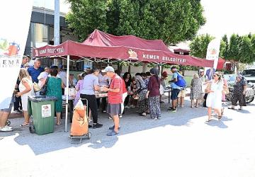 Kemer Belediyesi'nden aşure ikramı