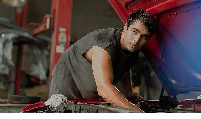 Mert Ramazan Demir'in Başrolünde Yer Aldığı Metruk Adam 22 Ağustos'ta Netflix'te Mert Ramazan Demir'in Başrolünde Yer Aldığı Metruk Adam 22 Ağustos'ta Netflix'te