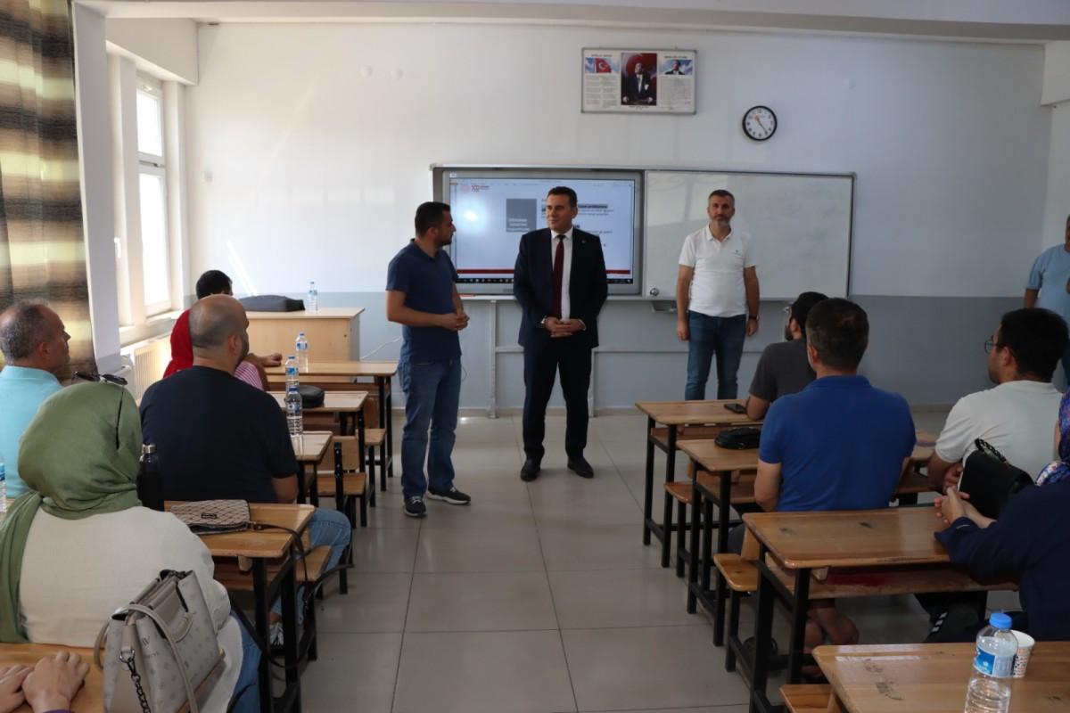 Kahta İlçe Milli Eğitim Müdürü Lütfü Başli, öğretmenler ile bir araya geldi Kahta İlçe Milli Eğitim Müdürü Lütfü Başli, öğretmenler ile bir araya geldi