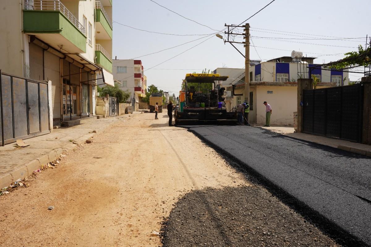 Kahta kampüsü yoluna sıcak asfalt Kahta kampüsü yoluna sıcak asfalt