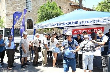 Aydın Büyükşehir Belediyesi'nden Vatandaşlara Aşure İkramı