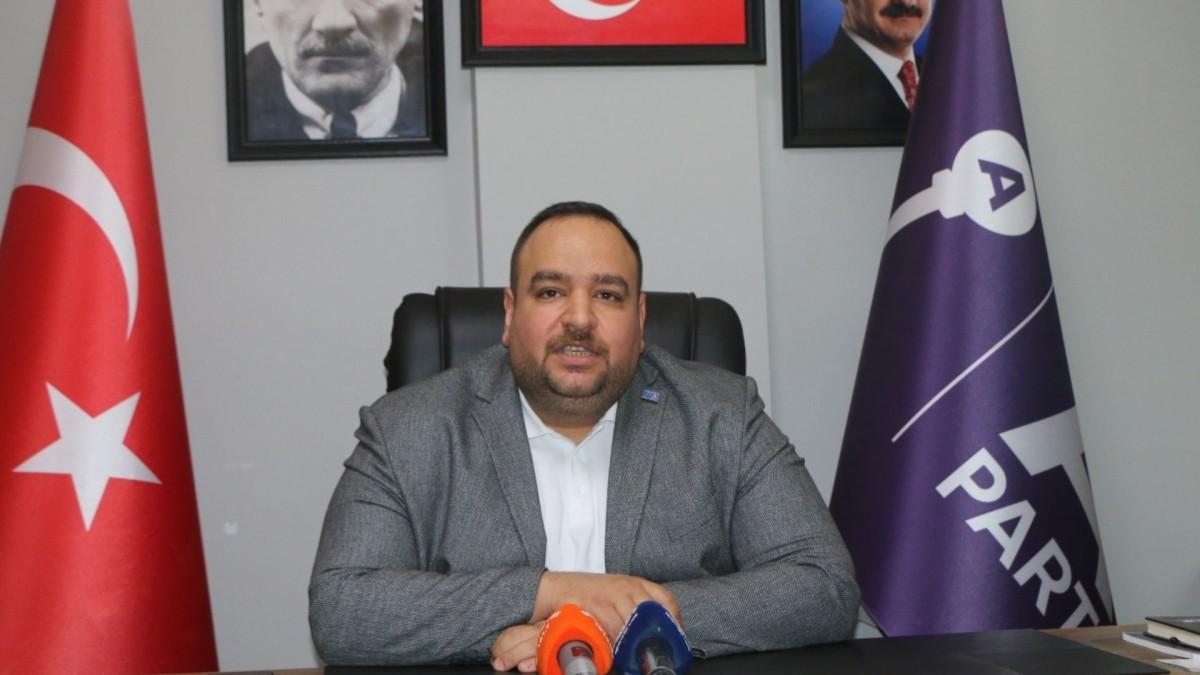 Anahtar Parti’li Alsan: ‘Terörsüz Türkiye için, hain bir katil olan Abdullah Öcalan’a Büyük Türk Devleti’nin ihtiyacı yoktur’ - Videolu Haber Anahtar Parti’li Alsan: ‘Terörsüz Türkiye için, hain bir katil olan Abdullah Öcalan’a Büyük Türk Devleti’nin ihtiyacı yoktur’ - Videolu Haber