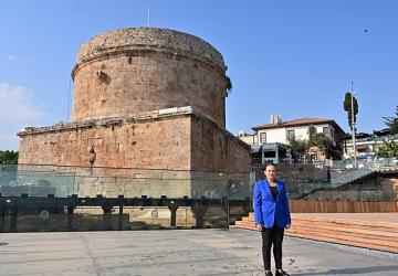 Başkan Vekili Özdemir Hıdırlık Kulesi çalışmalarını inceledi