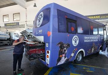 Üsküdar Belediyesi, İzmir'deki yangına müdahaleye destek amacıyla bölgeye gitti.