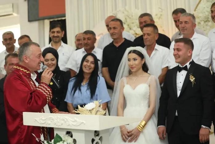 Kocaeli’de Düğün Ziyareti ve Vatandaşla Samimi Sohbet Kocaeli’de Düğün Ziyareti ve Vatandaşla Samimi Sohbet