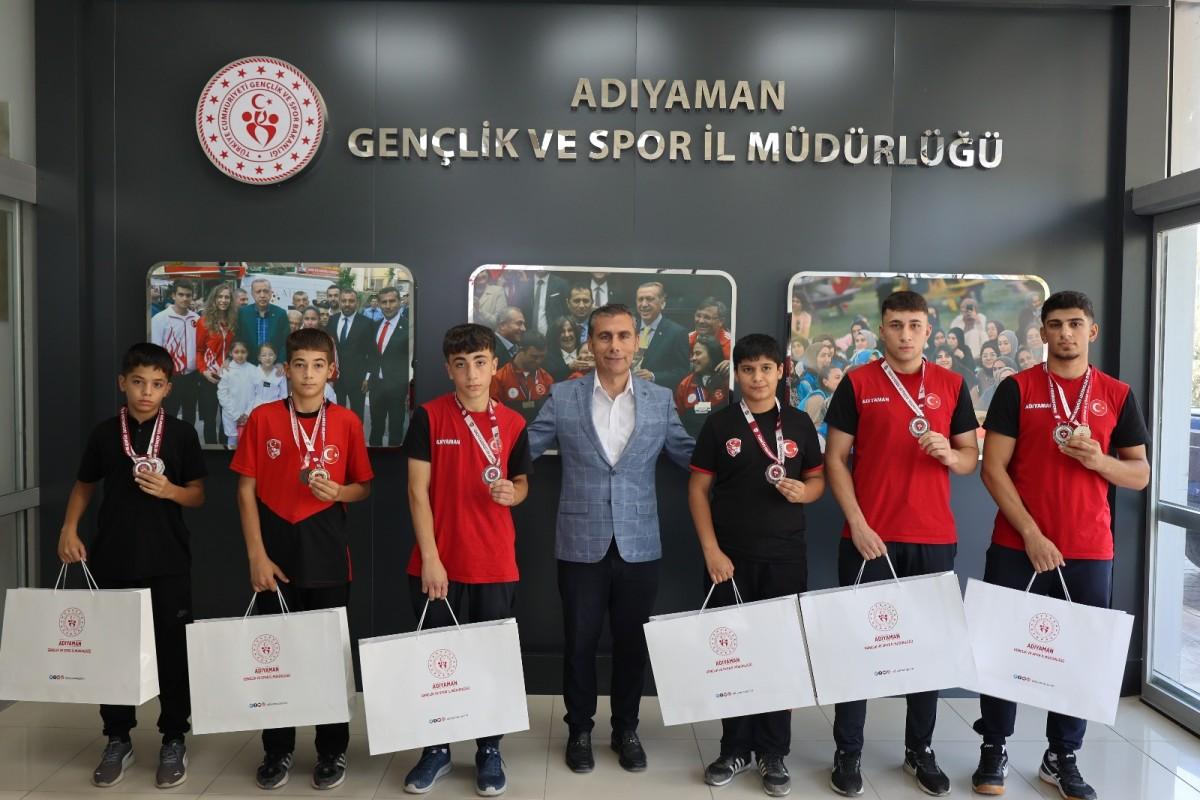 Adıyamanlı güreşçilerden Türkiye şampiyonluğuna büyük başarı Adıyamanlı güreşçilerden Türkiye şampiyonluğuna büyük başarı