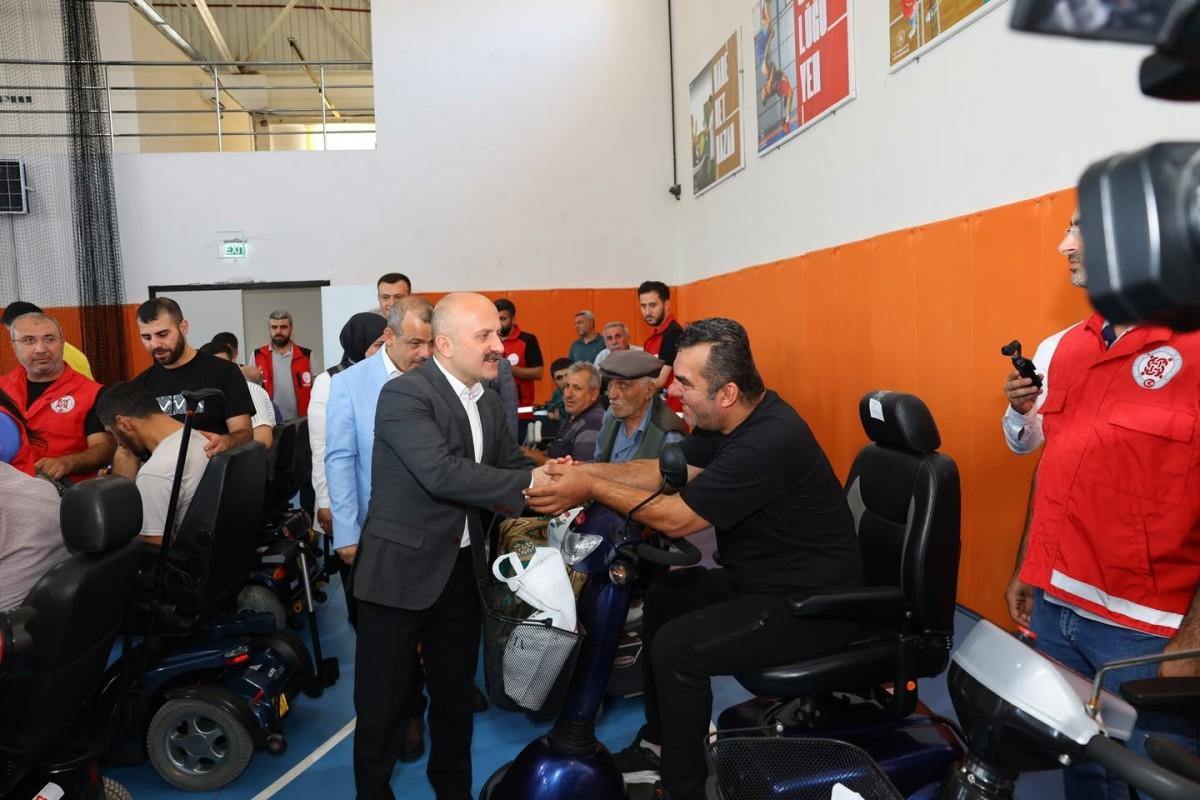 Adıyaman’da engelli vatandaşlara akülü sandalye desteği Adıyaman’da engelli vatandaşlara akülü sandalye desteği