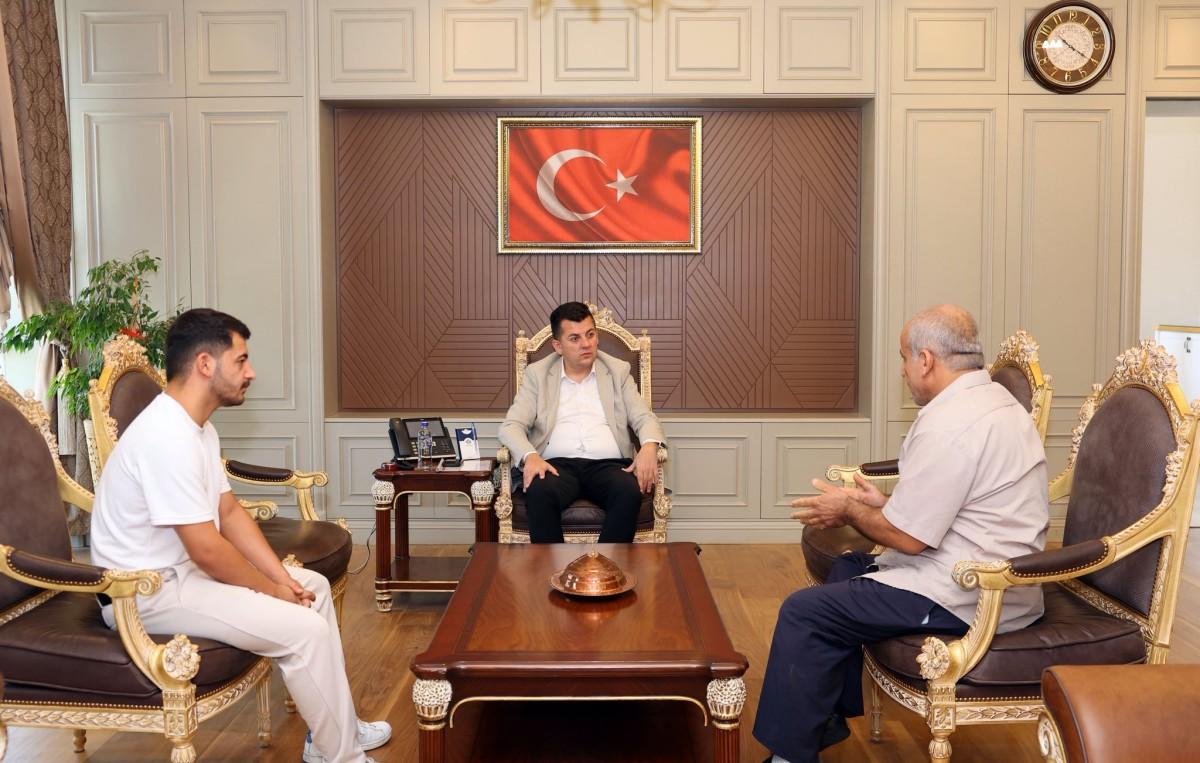 Valilikte Halk Buluşmaları devam ediyor: Çözüm Odaklı Yaklaşım Ön Planda Valilikte Halk Buluşmaları devam ediyor: Çözüm Odaklı Yaklaşım Ön Planda