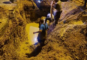 Adıyaman Belediyesi’nden gece mesaisi: Ana su hattındaki arızalara sabaha kadar müdahale edildi